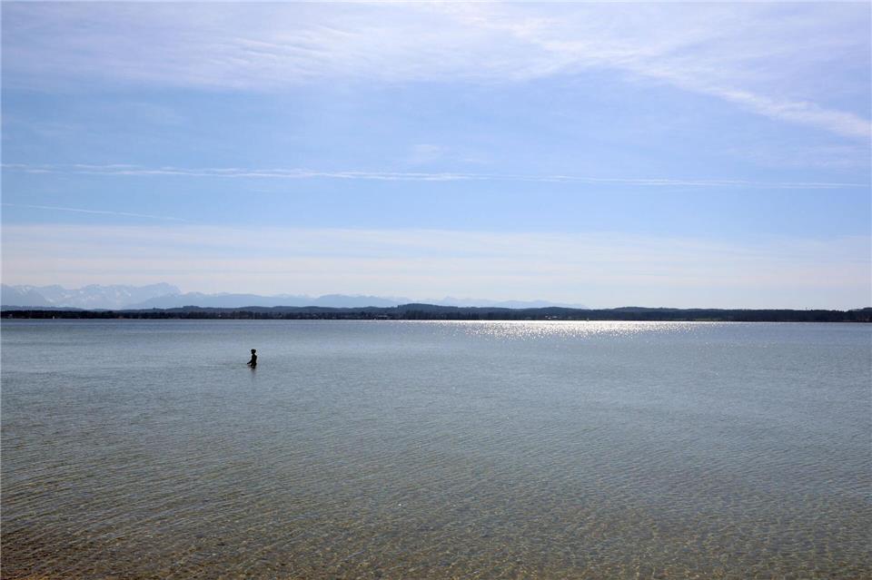 Die Frau wurde aus dem Starnberger See gerettet. (Symbolbild)Karl-Josef Hildenbrand/dpa