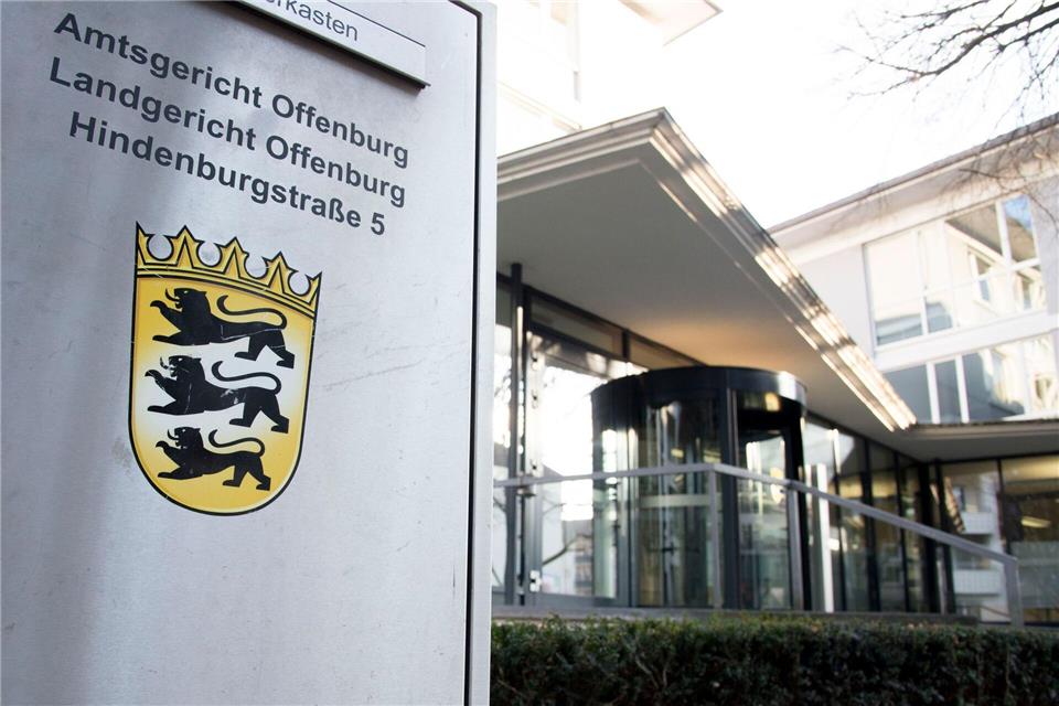 Die Frau wurde verletzt in ein Krankenhaus gebracht. (Archivbild)Steffen Schmidt/dpa