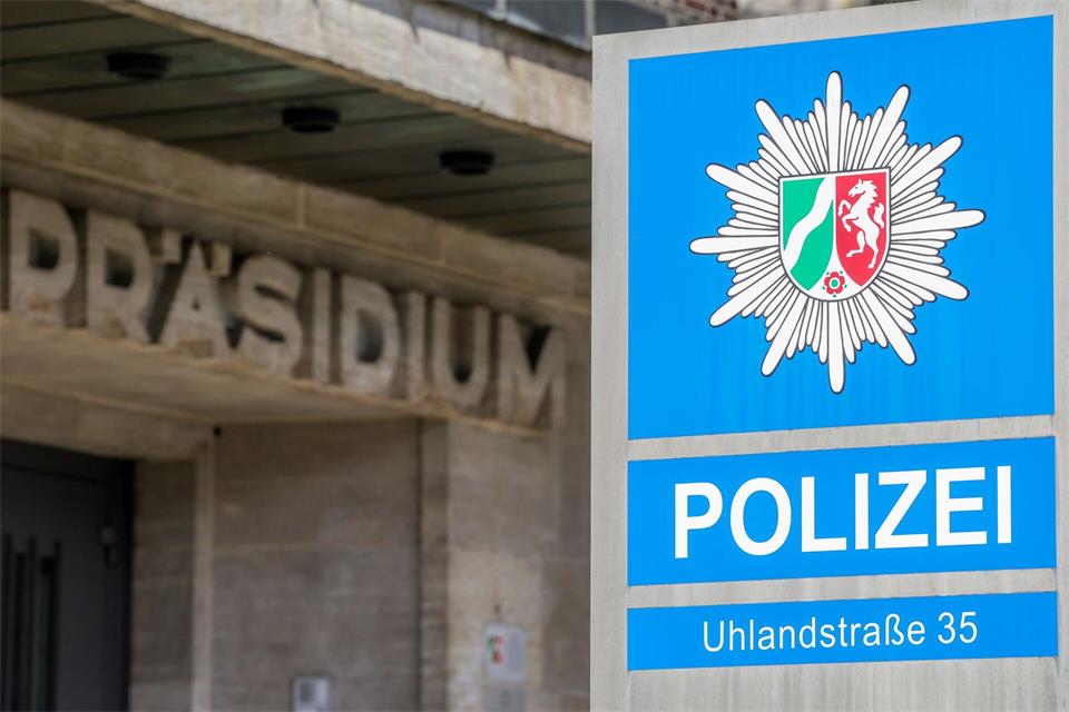 Die Frau wurde von ihrem Lebensgefährten schwer verletzt - Lebensgefahr kann nicht ausgeschlossen werden. (Symbolbild)Christoph Reichwein/dpa