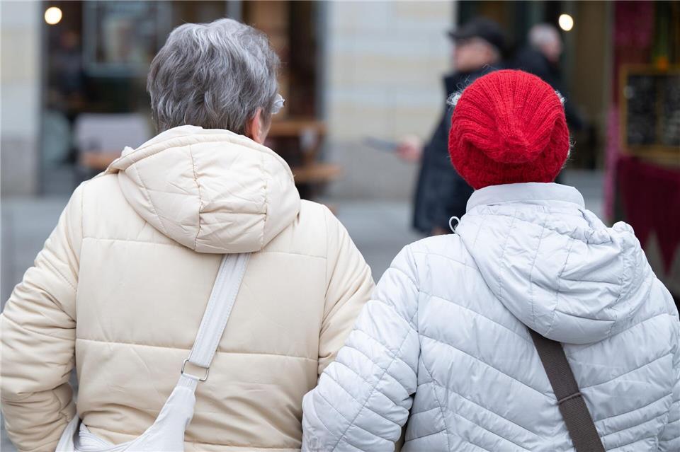 Die Frauen des hessischen Geburtenjahrgangs 2024 überleben die Männer im Schnitt um mehr als vier Jahre. (Symbolbild)Sebastian Kahnert/dpa