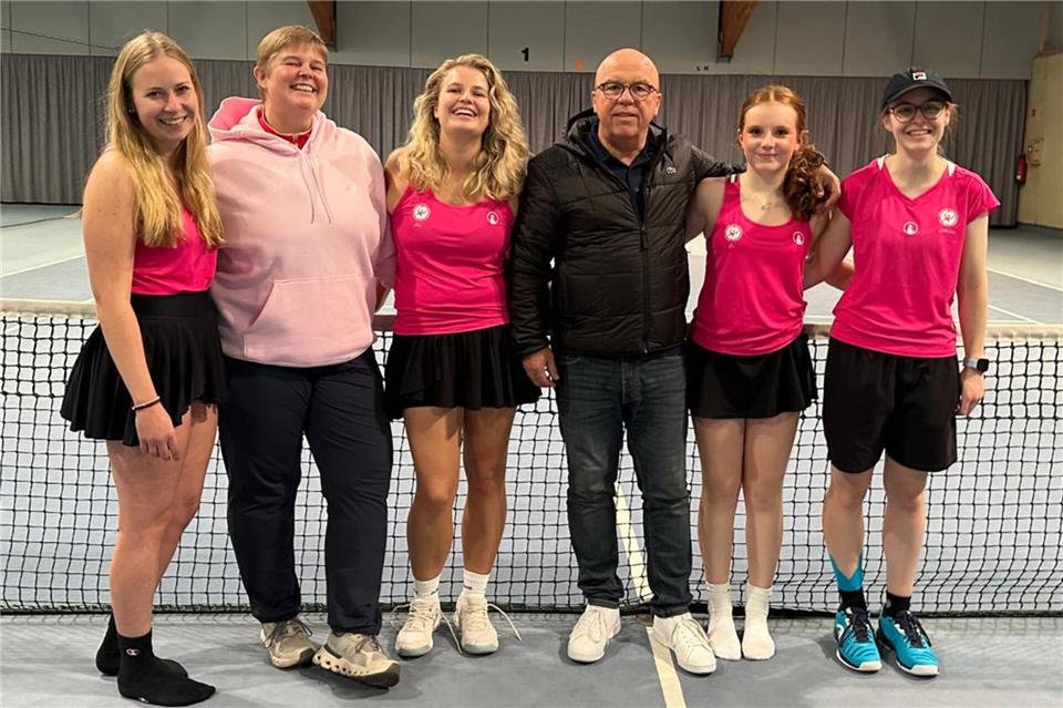 Die Frauenmannschaft vom TC BW Borken mit (von links): Sina Schlüter, Anke Brüggemann (Mannschaftsführerin), Anna-Lena Radas, Betreuer Armin Schneidereit, Liv Knaack und Katharina Niewerth.
