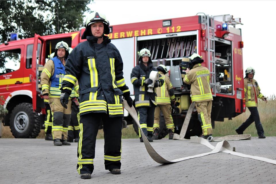 Die Freiwillige Feuerwehr Raesfeld will die Löschwasserversorgung im Außenbereich verbessern. Dabei soll ein Löschwasserkataster helfen. Das Foto zeigt Einsatzkräfte bei einer Übung.