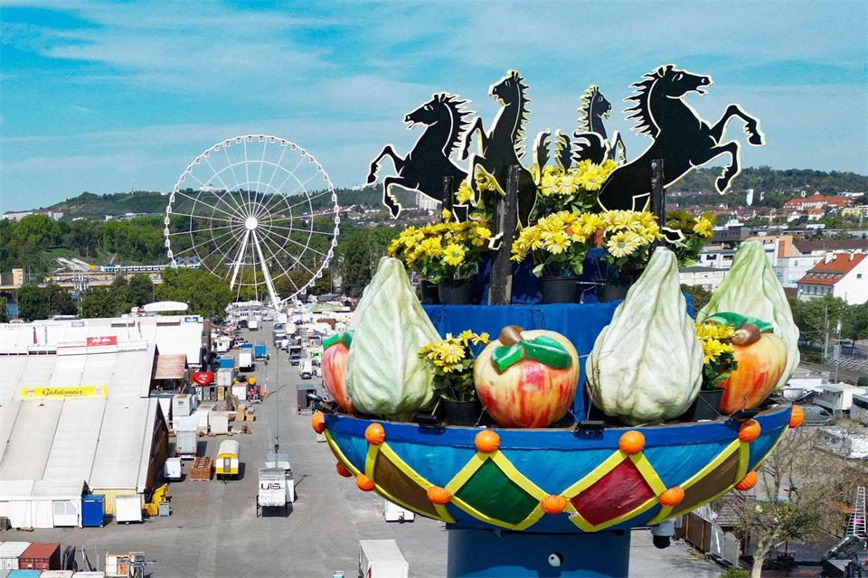 Die Fruchtsäule, dieses Jahr neu, ist ein beliebter Treffpunkt. Bernd Weißbrod/dpa