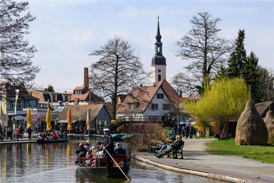 Die Frühlingsaison mit den traditionellen Kahnfahrten hat im Spreewald begonnen.Patrick Pleul/dpa