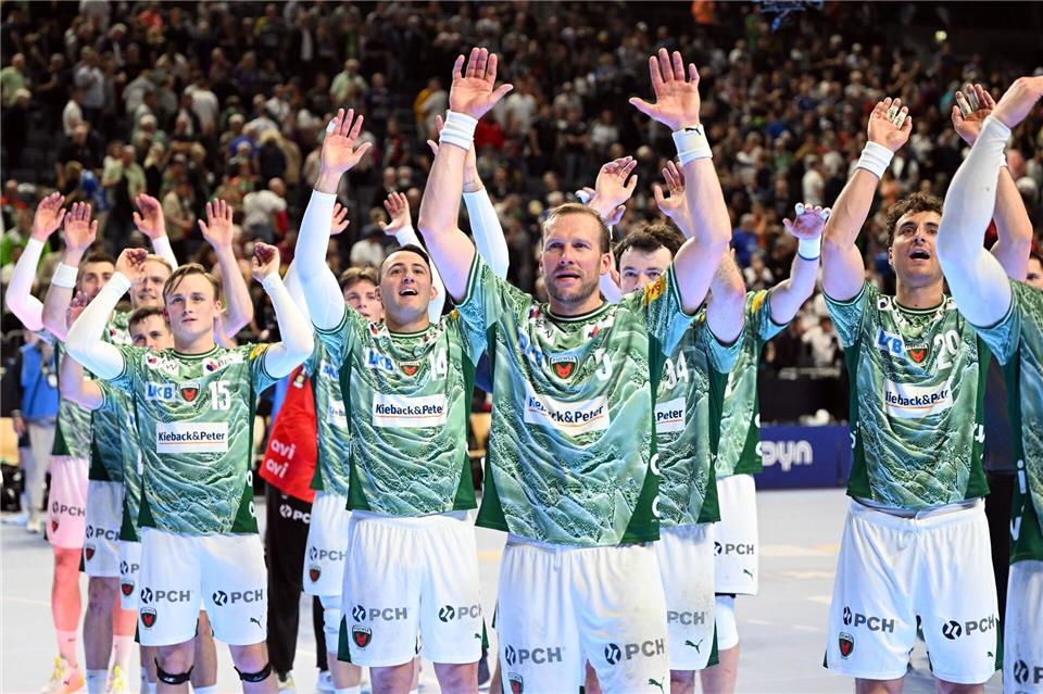 Die Füchse Berlin kämpfen am Sonntag um den Pokaltitel. Federico Gambarini/dpa