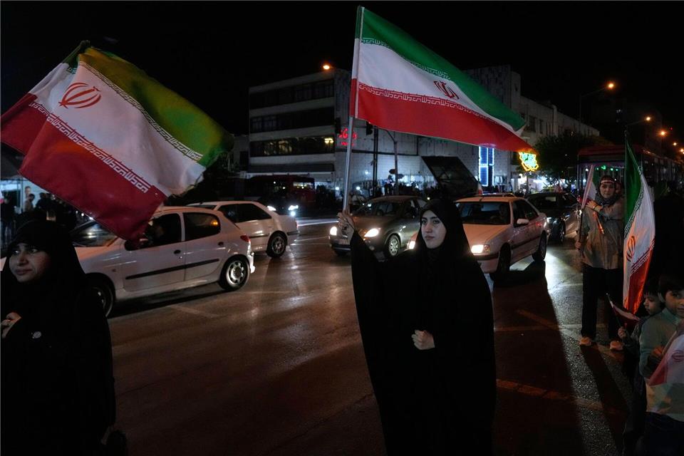 Die Führung im Iran kontert Trumps verbale Drohungen. Vahid Salemi/AP/dpa