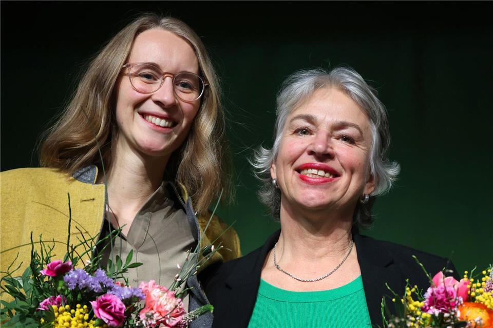Grüne fordern Milliarde für Neustart von Wohnungspolitik Die Führungsspitze der bayerischen Grünen, Eva Lettenbauer (l.) und Gisela Sengl, will sich in Erlangen für weitere zwei Jahre im Amt bestätigen lassen. (Archivbild)Karl-Josef Hildenbrand/dpa