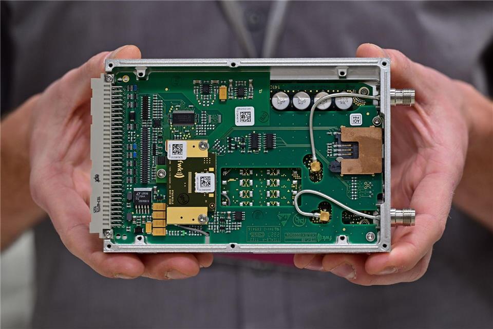 Die Funkwerk AG hat ihre Umsätze nach oben geschraubt. Der Konzern aus Kölleda beschäftigt nach eigenen Angaben 53 Mitarbeiter mehr als im Vorjahr. (Archivbild)Martin Schutt/dpa