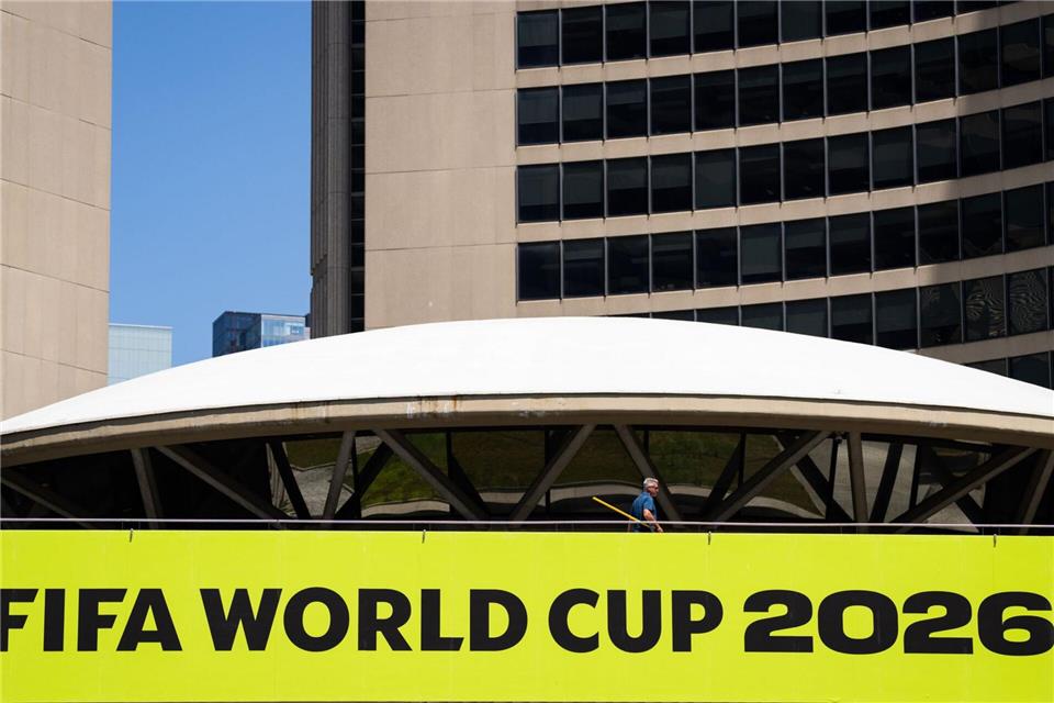 Die Fußball-Weltmeisterschaft wird in Kanada, Mexiko und den USA ausgetragen. (Symbolbild)Arlyn McAdorey/The Canadian Press via AP/dpa