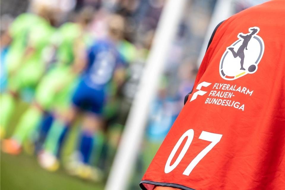 Die Fußballerinnen von Turbine Potsdam stehen zusammen.