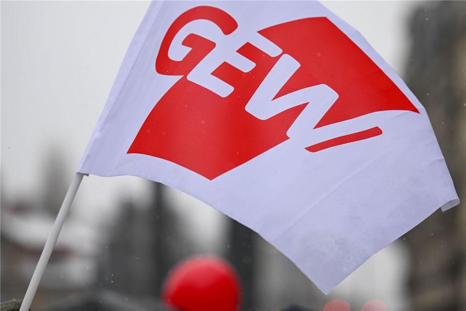 Die GEW ruft in einigen Regionen von NRW zu Warnstreiks an Schulen auf. (Symbolbild)Hendrik Schmidt/dpa