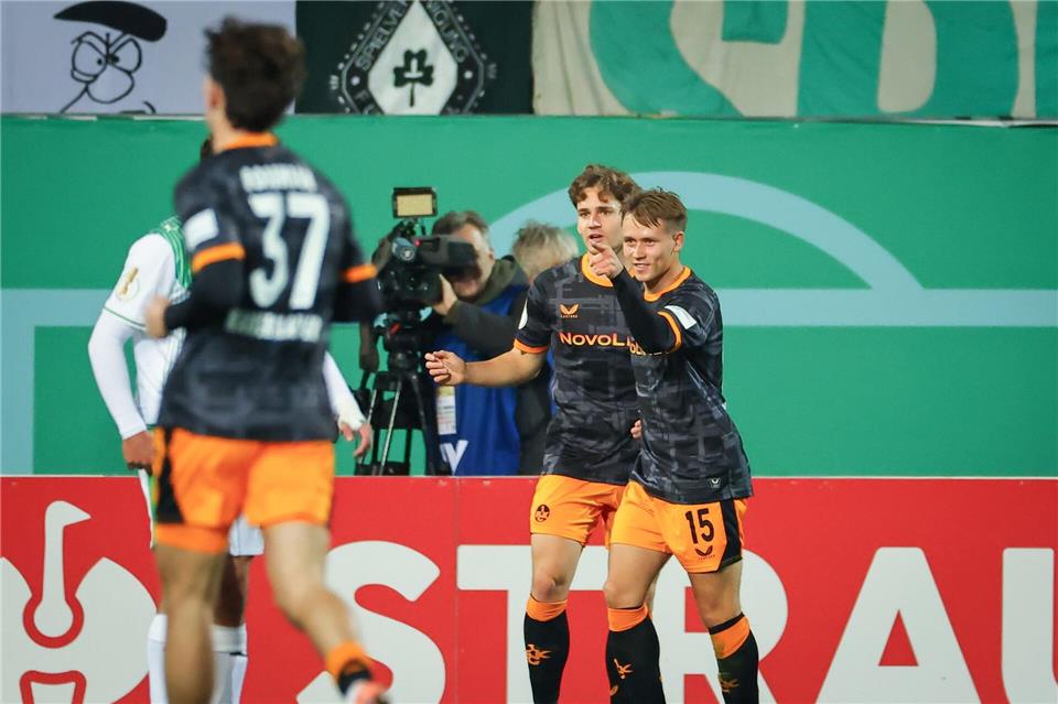 Fürth mit nächster Niederlage - Kurioser Platzverweis  Die Gäste gingen früh in Führung.Daniel Karmann/dpa