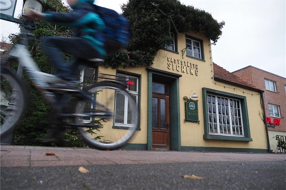 Die Gaststätte Sicking wird verkauft. Stand jetzt geht das Grundstück an einen Bauinvestor mit der Option, dort Wohnungen zu bauen.