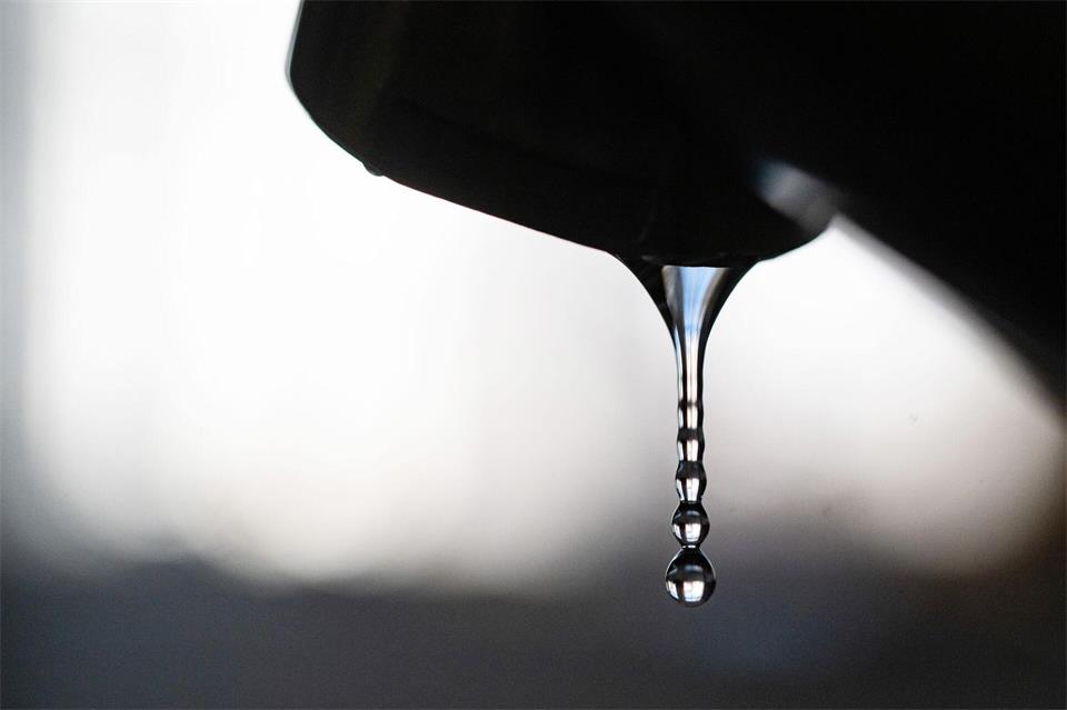 Die Gebühren für Grundwasser sollen in Brandenburg steigen. (Symbolbild)Marijan Murat/dpa