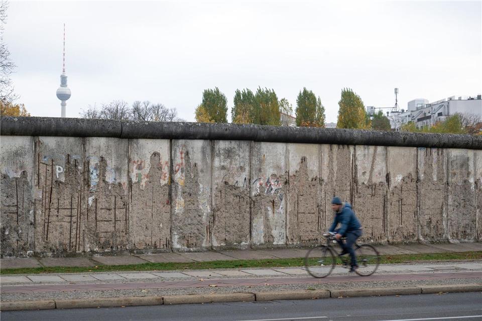 Die Gedenkstätte Berliner Mauer in der Bernauer Straße ist ein beliebtes Touristenziel.Sebastian Gollnow/dpa