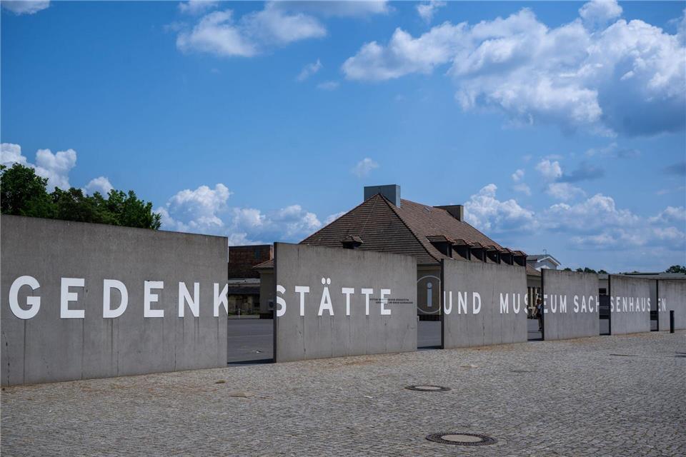 Die Gedenkstätte Sachsenhausen erinnert auch an Menschen, die als „Berufsverbrecher“ und „Asoziale“ verfolgt wurden und im KZ in Haft waren (Archivbild).Monika Skolimowska/dpa