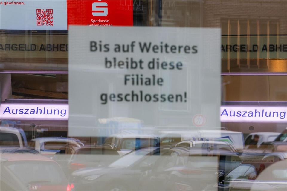 Die Gelsenkirchener Sparkasse bleibt vorerst weiter geschlossen.Christoph Reichwein/dpa