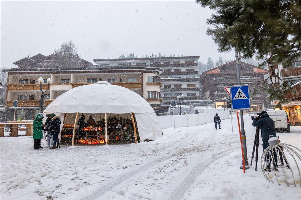 Die Gemeinde Crans-Montana greift jetzt bei Brandschutzmängeln durch. (Archivbild)Philipp von Ditfurth/dpa