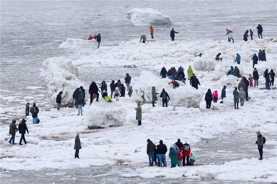 Die Gemeinde Geesthacht ist seit Wochen gut besucht. Der Grund dafür: die außergewöhnlichen Eisberge auf der Elbe. (Archivbild)Bodo Marks/dpa