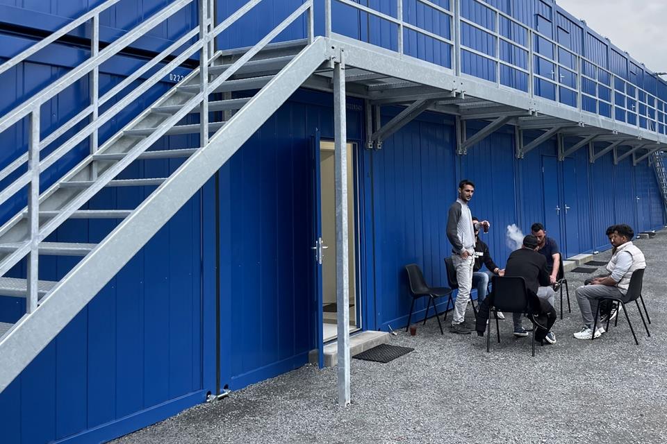 Die Gemeinde Schermbeck hat im Vorjahr Wohncontainer für bis zu 120 Flüchtlinge aufgestellt. Die Initiatoren des Bürgerbegehrens glauben, eine günstigere Lösung als die Gemeinde Raesfeld gefunden zu haben.