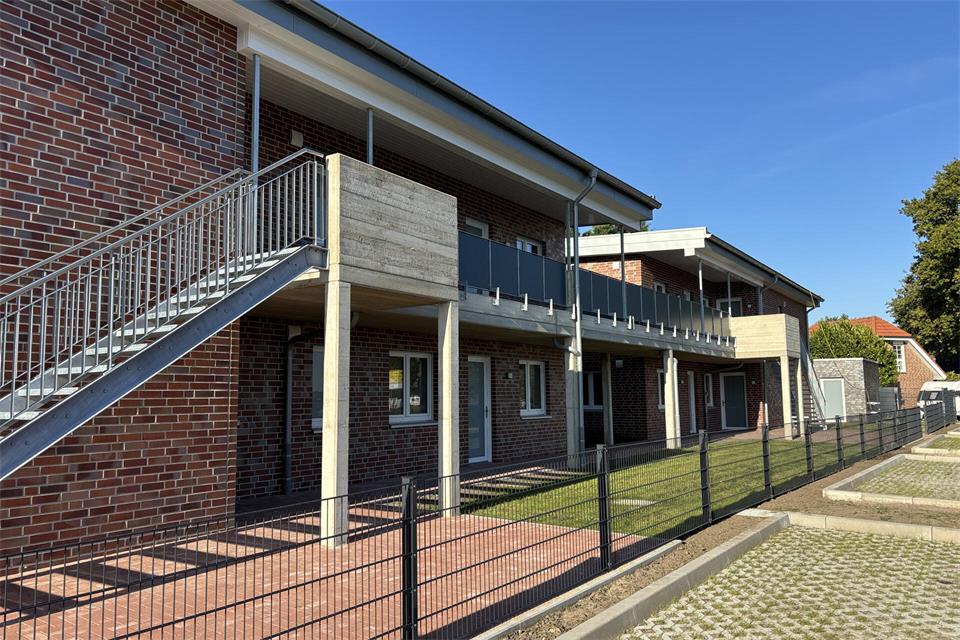 Die Gemeinde hat in Erle an der Dorstener Straße /B 224) eine Flüchtlingsunterkunft gebaut.