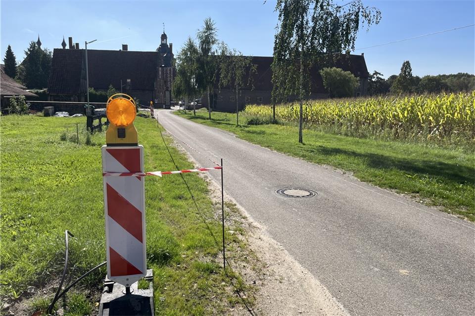 Die Gemeinde hat schon mit ersten Arbeiten begonnen, um am Rabodoweg Lampen aufzustellen.