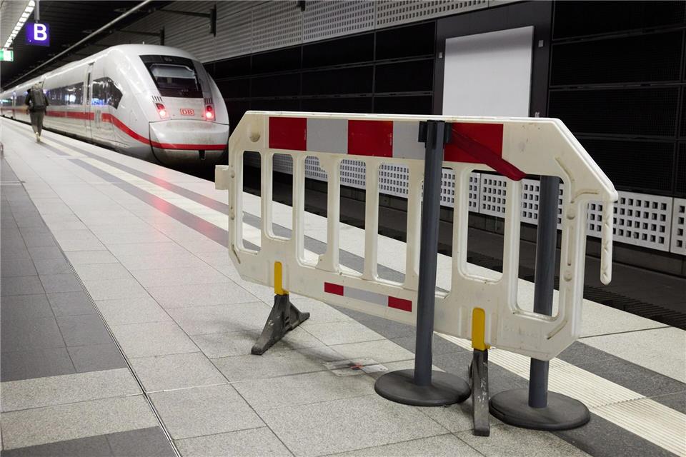 Die Generalsanierung ist zu Ende: Die Züge fahren wieder zwischen Hamburg und Berlin. (Archivbild)Joerg Carstensen/dpa