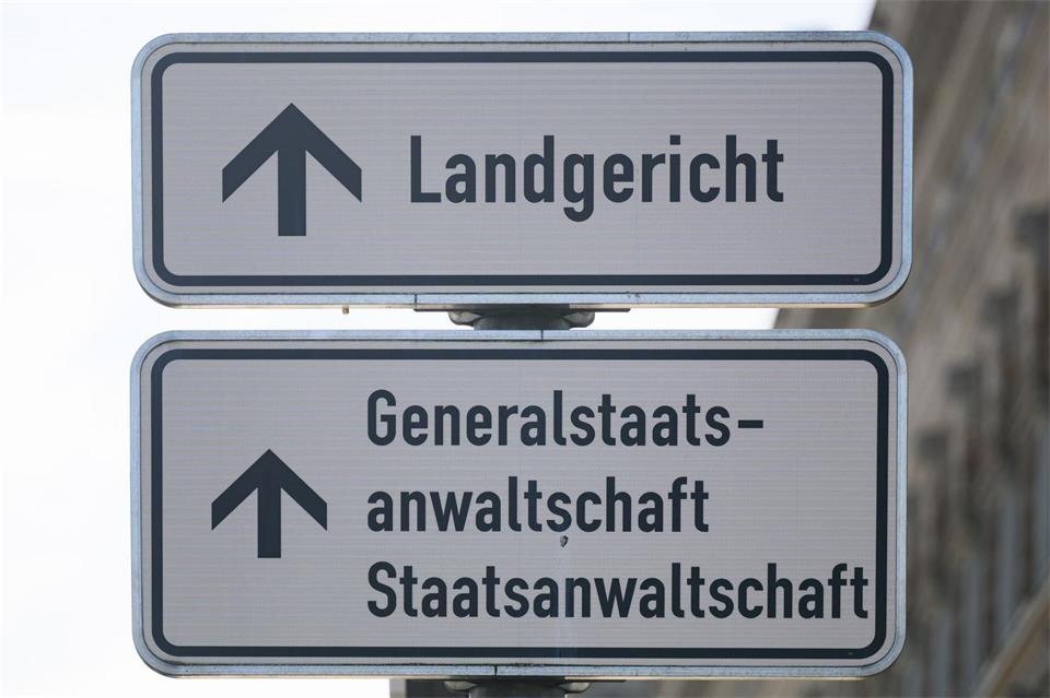Die Generalstaatsstaatsanwaltschaft Dresden hat Ermittlungen gegen die wegen linksextremer Gewalttaten verurteilte Lina E. eingeleitet. (Symbolbild)Robert Michael/dpa