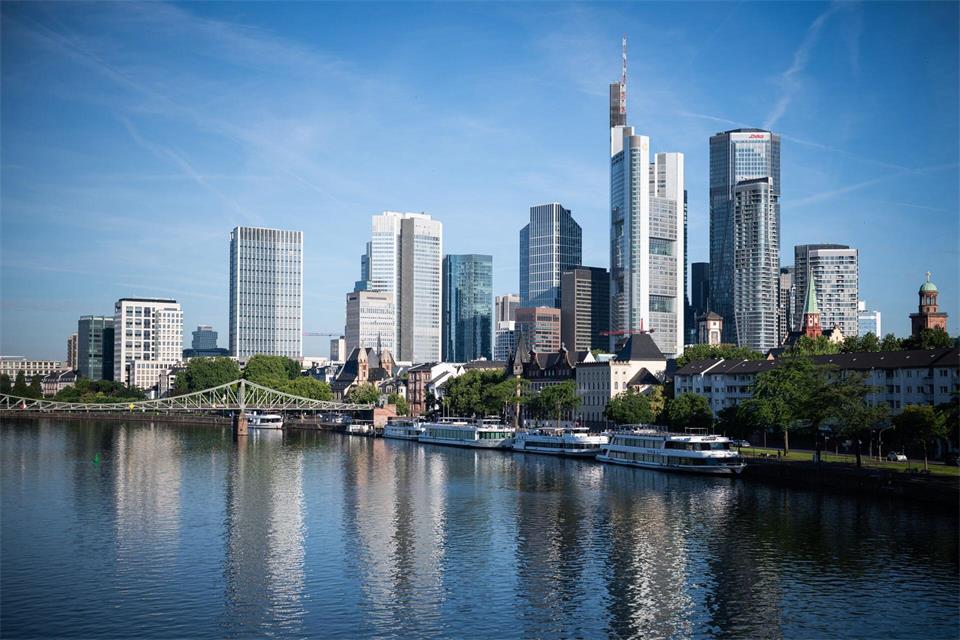 Die Geschäfte für Banken in Europa liefen zuletzt gut, in den USA verdienten Geldhäuser aber noch besser. (Archivbild)Hannes P. Albert/dpa
