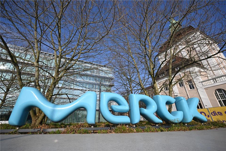 Die Geschäfte laufen bei Merck besser als gedacht.Arne Dedert/dpa
