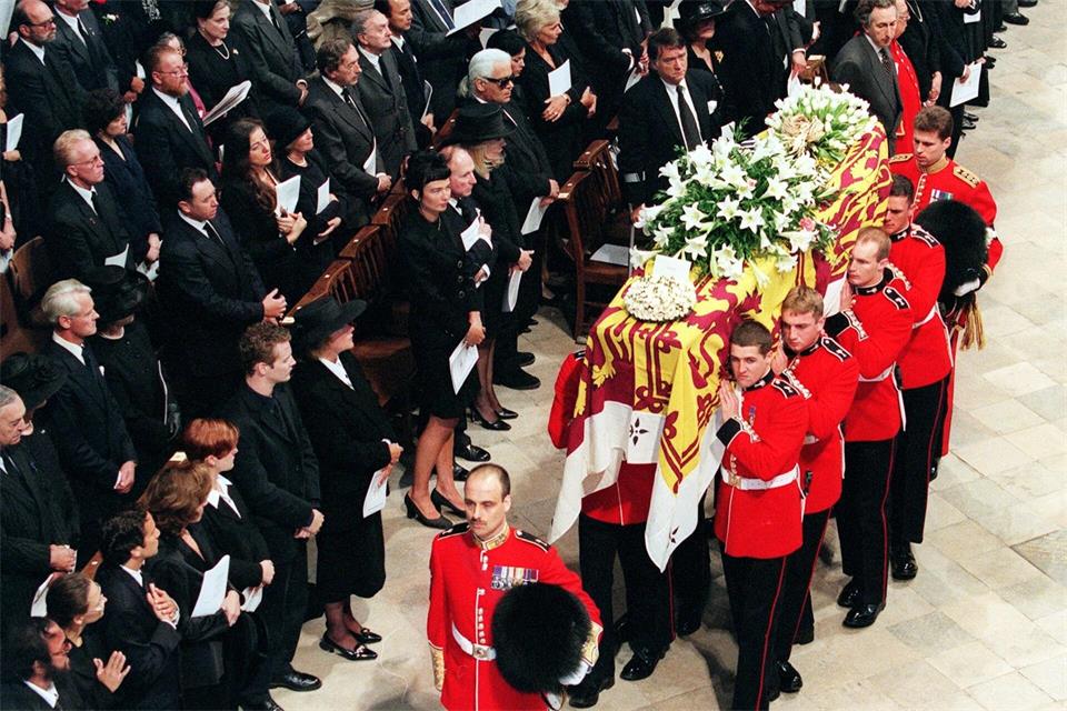 Die Geschichte von Diana und Charles bewegt die Briten auch heute noch. (Archivbild)Johnny Eggitt/epa/dpa