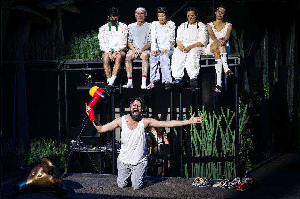 Die Geschichte von Mesut Özil war Teil eines Bremer Theaterstücks. (Archivbild)Sina Schuldt/dpa