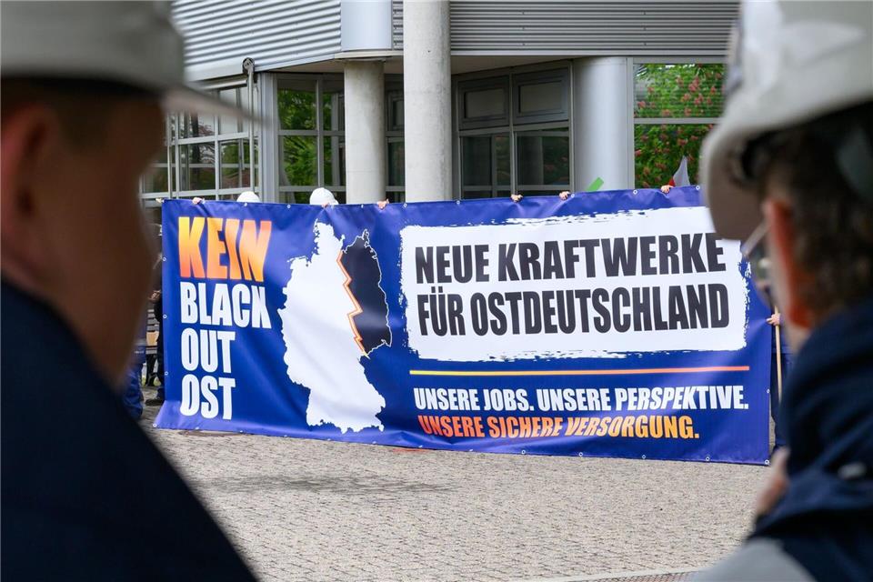 Die Gesetzespläne zum Bau neuer Gaskraftwerke sollen geändert werden - zugunsten des Nordens und Ostens. (Archivbild)Patrick Pleul/dpa