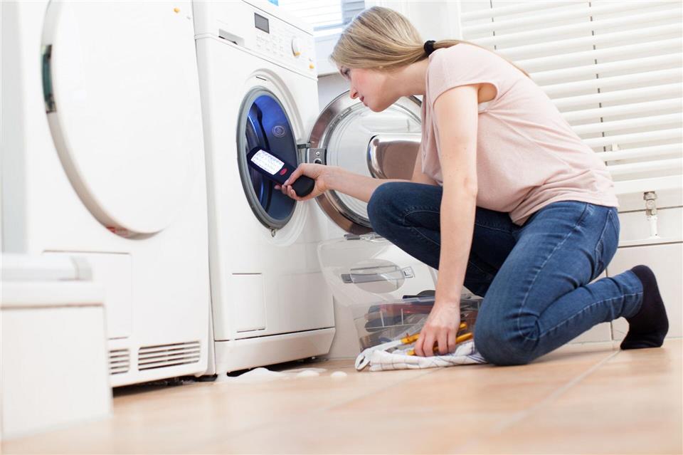 Die Gewährleistung ist ein gesetzlicher Anspruch auf Reparatur, Ersatzlieferung oder Erstattung des Kaufpreises, wenn ein Produkt innerhalb der Gewährleistungsfrist kaputt geht.Christin Klose/dpa-tmn