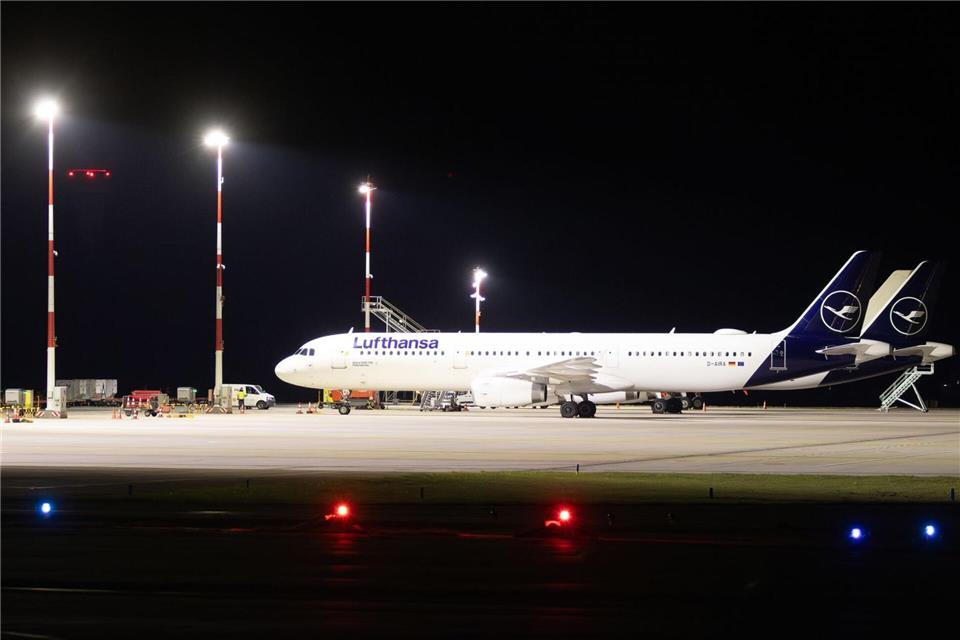 Die Gewerkschaft Cockpit hat bei Lufthansa und Eurowings auch am Hamburger Flughafen zum Streik aufgerufen. (Symbolbild)Bodo Marks/dpa