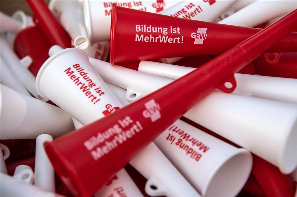 Die Gewerkschaft GEW hat in einigen Regionen von Nordrhein-Westfalen zu neuen Warnstreiks aufgerufen. (Symbolbild) Paul Zinken/dpa