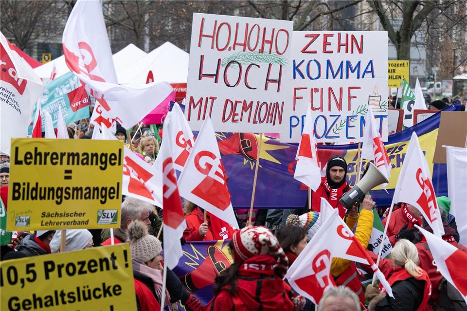 Die Gewerkschaft GEW und der Sächsische Lehrerverband hatten zu Warnstreiks aufgerufen. (Symbolbild)Sebastian Kahnert/dpa