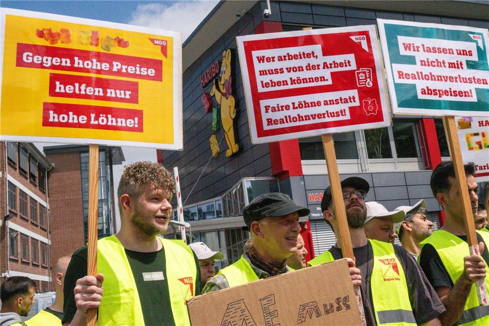 Die Gewerkschaft NGG bestreikt das Haribo-Stammwerk in Bonn.Benjamin Westhoff/dpa