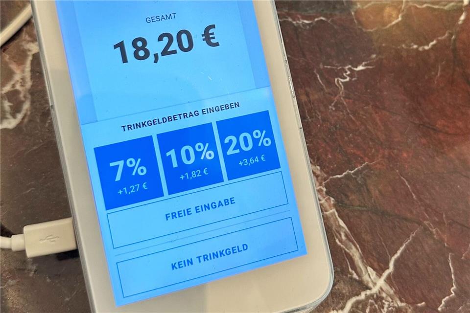 Die Gewerkschaft Nahrung-Genuss-Gaststätten in Thüringen appelliert an Verbraucher, beim Trinkgeld in Gaststätten großzügig zu sein. (Symbolbild) picture alliance/dpa
