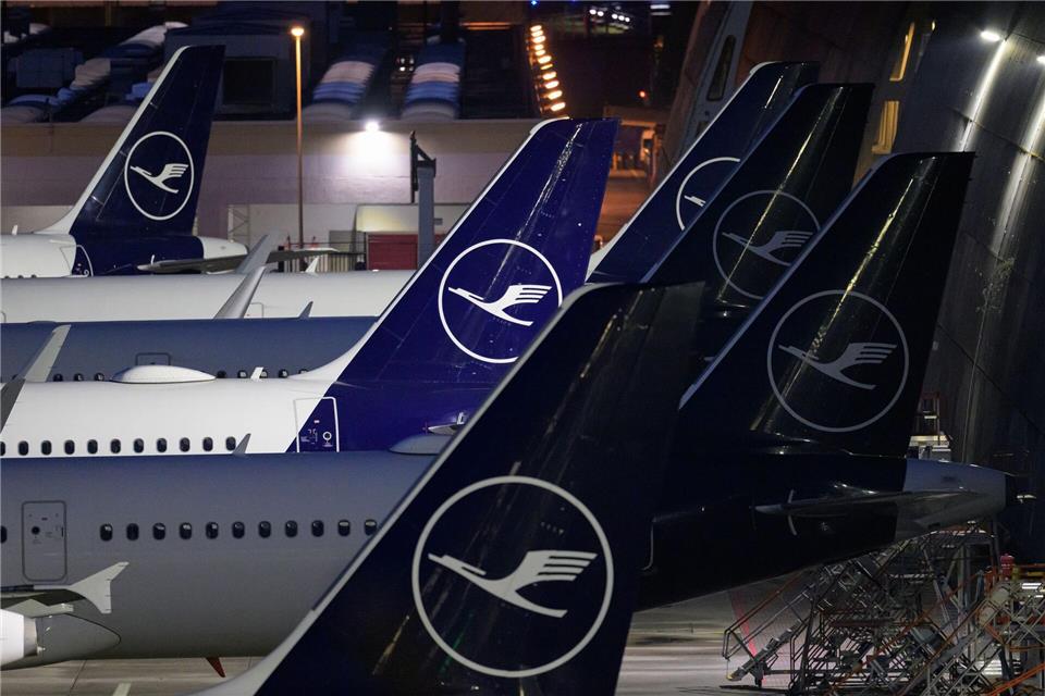 Die Gewerkschaft Ufo hat das Kabinenpersonal der Lufthansa und der Tochter Lufthansa Cityline zu einem Streik aufgerufen.Hannes P. Albert/dpa