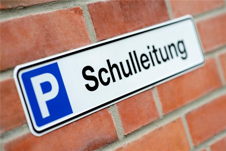 Die Gewerkschaft VBE hat Schulleitungen zu Arbeitspensum und Job-Zufriedenheit befragt. (Archivbild)Hauke-Christian Dittrich/dpa