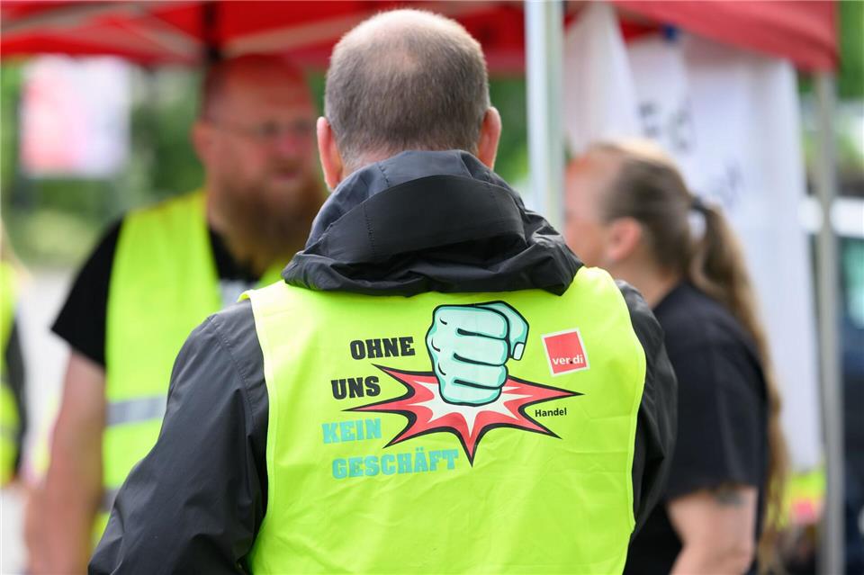 Die Gewerkschaft Verdi bestreikt morgen den Berliner Einzelhandel sowie den Großhandel in Berlin und Brandenburg. (Archivbild)  Robert Michael/dpa