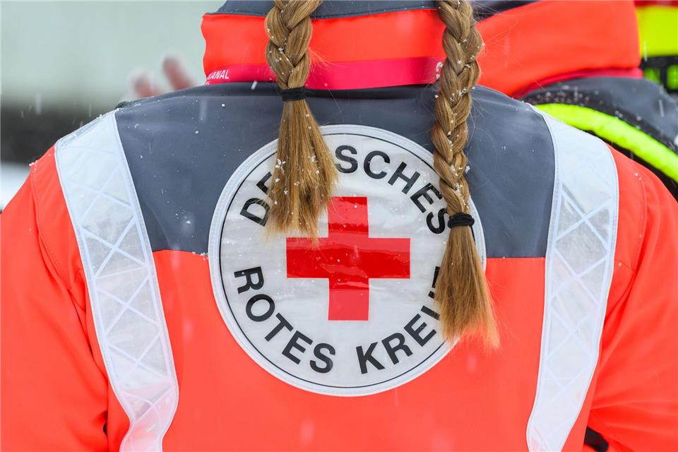Die Gewerkschaft Verdi fordert für die DRK-Beschäftigten in Sachsen eine stärkere Annäherung ans Branchenniveau - etwa bei der Bezahlung und der Wochenarbeitszeit. (Symbolbild)Robert Michael/dpa