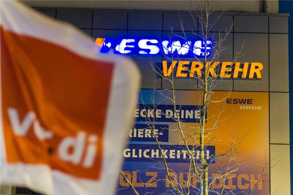 Die Gewerkschaft Verdi hat im öffentlichen Nahverkehr in mehreren hessischen Städten zu einem Warnstreik aufgerufen.Andreas Arnold/dpa