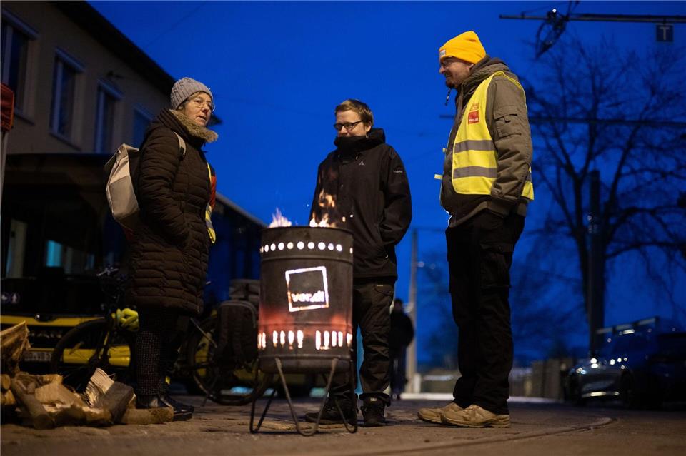 Die Gewerkschaft Verdi hat in Sachsen zu Warnstreiks bei kommunalen Verkehrsunternehmen aufgerufen.Sebastian Kahnert/dpa