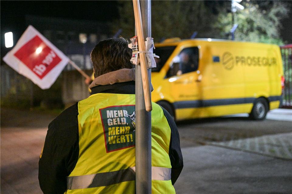 Mitarbeiter von Geld- und Werttransporten im Norden streiken Die Gewerkschaft Verdi ruft Beschäftigte des Geld- und Werttransportes zu ganztägigen Warnstreiks in allen Bundesländern auf.Hannes P. Albert/dpa