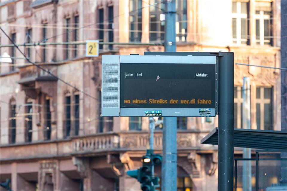 Die Gewerkschaft Verdi ruft ihre Mitglieder bei der Saarbahn und Saarbahn Netz zu einemganztägigen Warnstreik am Donnerstag auf. (Symbolbild)Laszlo Pinter/dpa