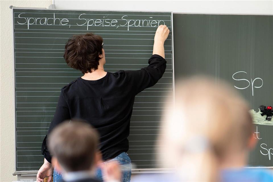 Die Gewerkschaft für Erziehung und Wissenschaft wünscht sich kleinere Klassen. (Symbolbild)Sebastian Gollnow/dpa