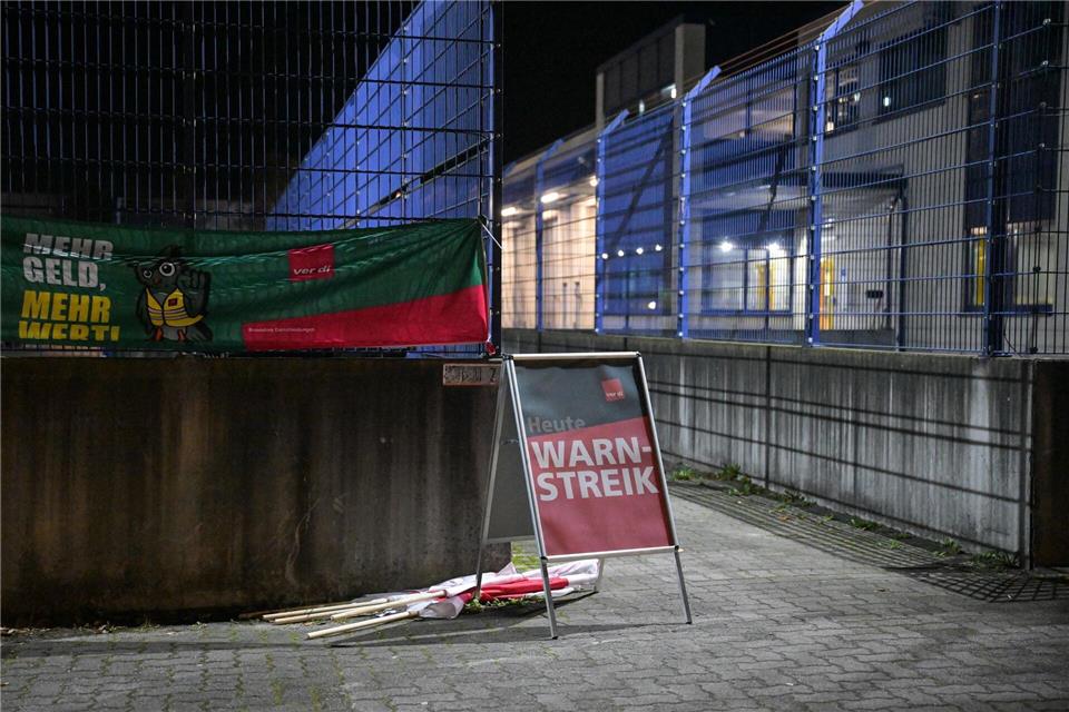 Mitarbeiter von Geld- und Werttransporten im Norden streiken Die Gewerkschaft rechnet damit, dass am Wochenende das Geld an den Automaten knapp werden dürfte.Hannes P. Albert/dpa