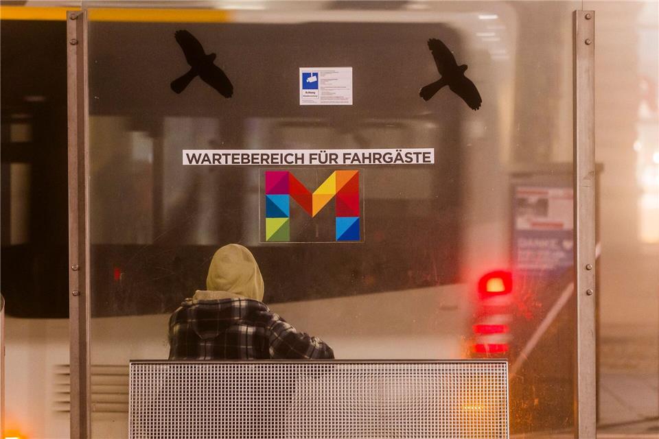 Die Gewerkschaft ver.di hat die Beschäftigten im öffentliche Nahverkehr seit Freitag 3 Uhr zu Warnstreiks aufgerufen.Andreas Arnold/dpa